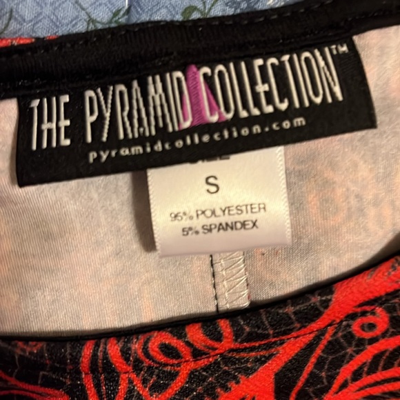 The pyramid collection red and black flared tunic size small - Picture 6 of 6